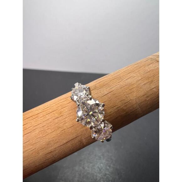 NEW Moissanite trilogy ring in platinum over sterling silver size 9 - Picture 7 of 9